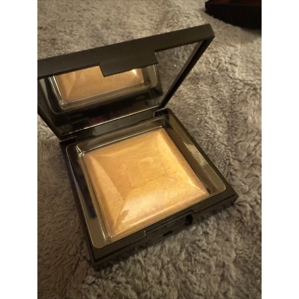 bareMinerals Invisible Glow MEDIUM Powder Highlighter .24 oz./7g Discontinued